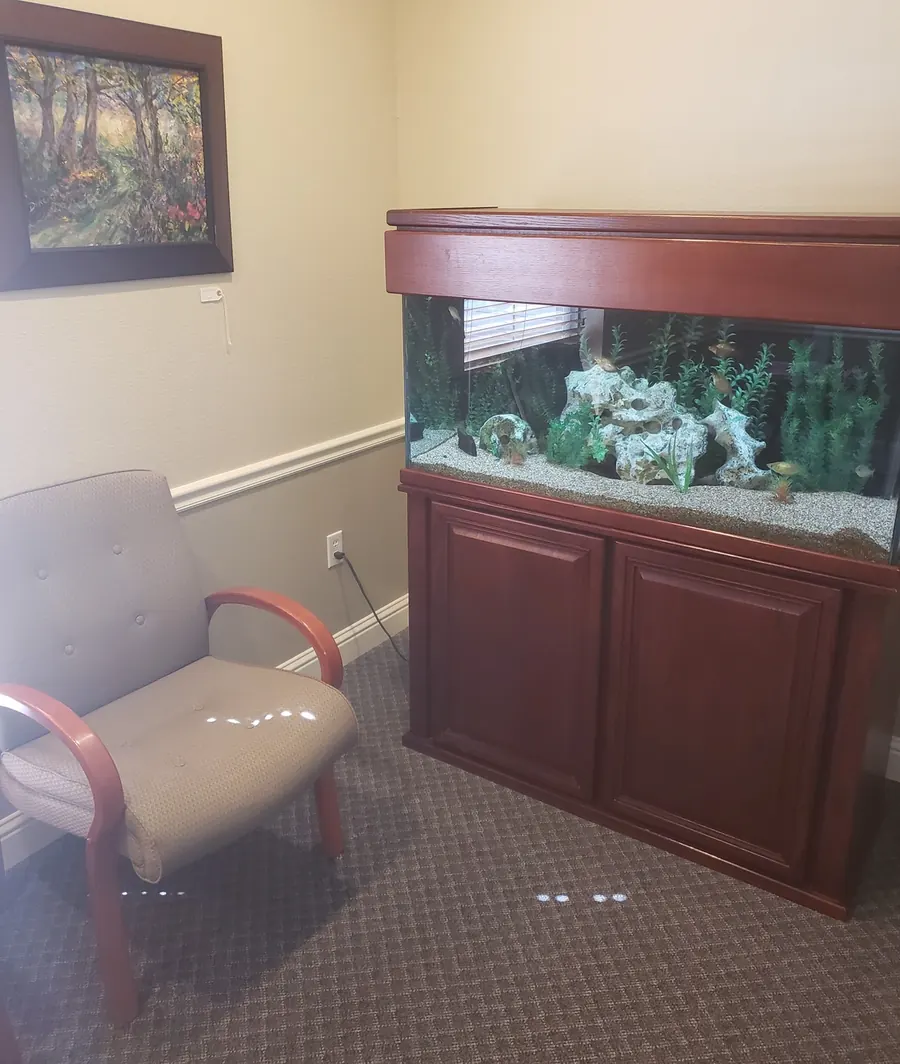 A quiet seating corner beside the aquarium.